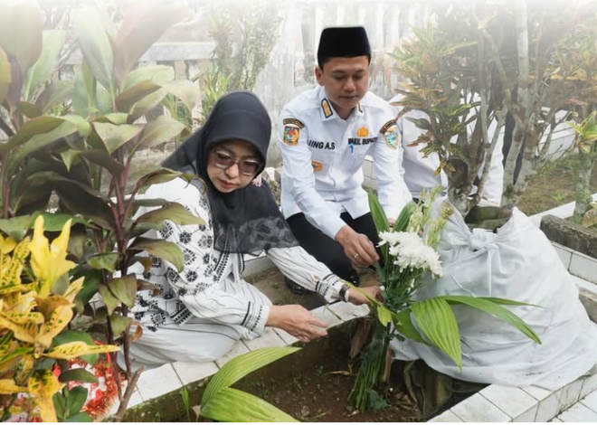 Hari Jadi Ke – 152, Bupati dan Wakil Bupati Pandeglang Berjiarah Ke Taman Makam Pahlawan Pandeglang
