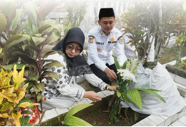 Hari Jadi Ke – 152, Bupati dan Wakil Bupati Pandeglang Berjiarah Ke Taman Makam Pahlawan Pandeglang